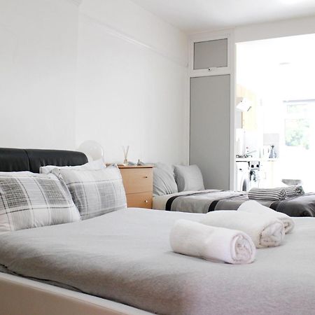 Large Studio Garden Flat On Golders Green Road London Kültér fotó