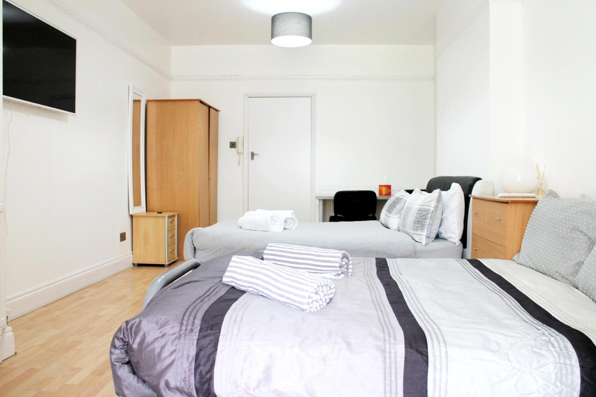 Large Studio Garden Flat On Golders Green Road London Kültér fotó