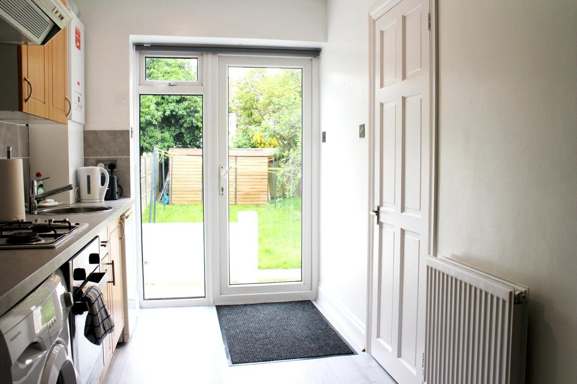 Large Studio Garden Flat On Golders Green Road London Kültér fotó